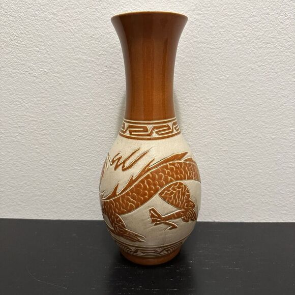 VINTAGE CHINESE JAPANESE ASIAN DRAGON POTTERY VASE LOW RELIEF CREAM RUST 13" - Picture 2 of 6